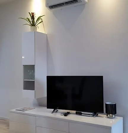 Sanja * Τρογκίρ